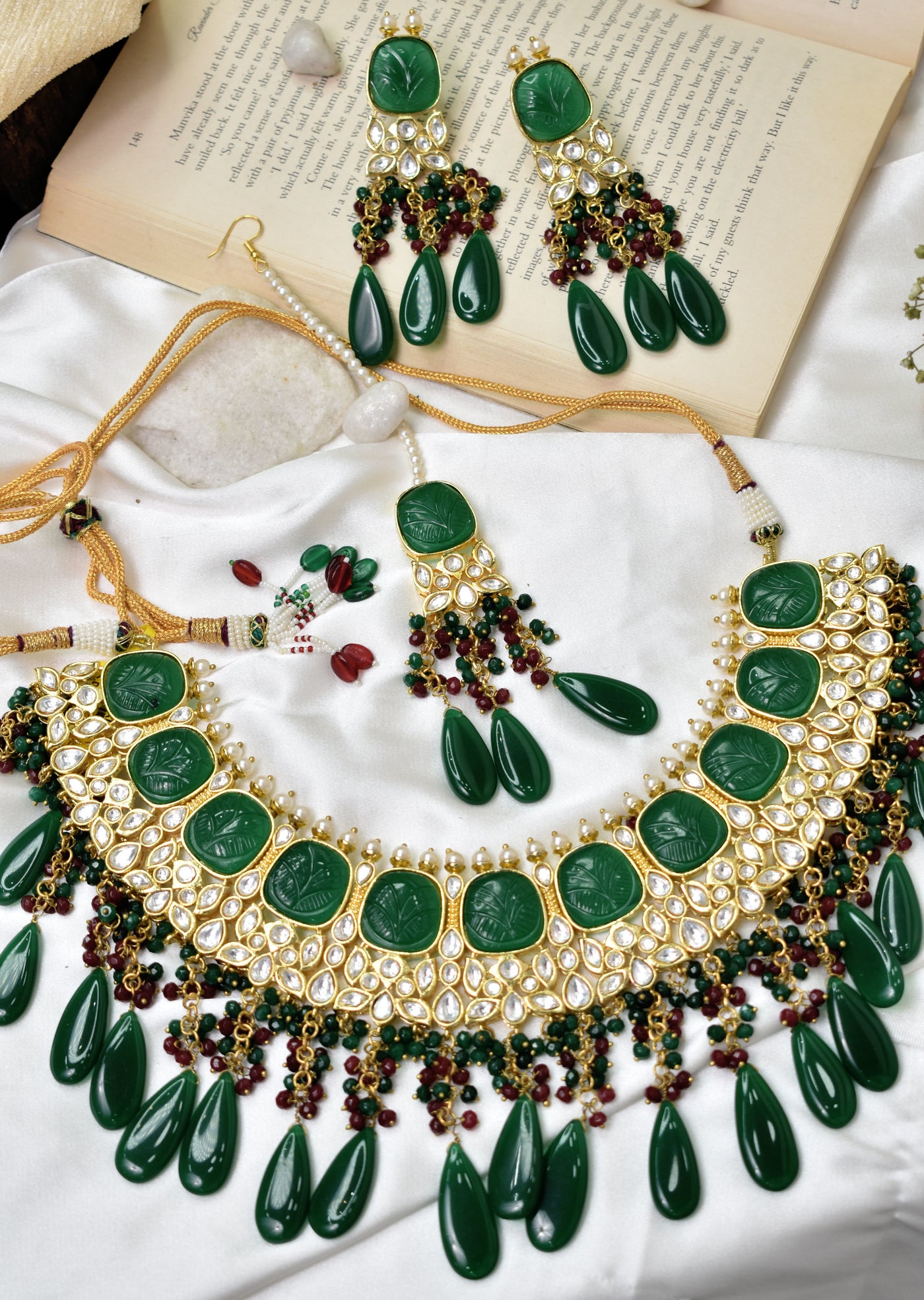 Zareen necklace set (green)